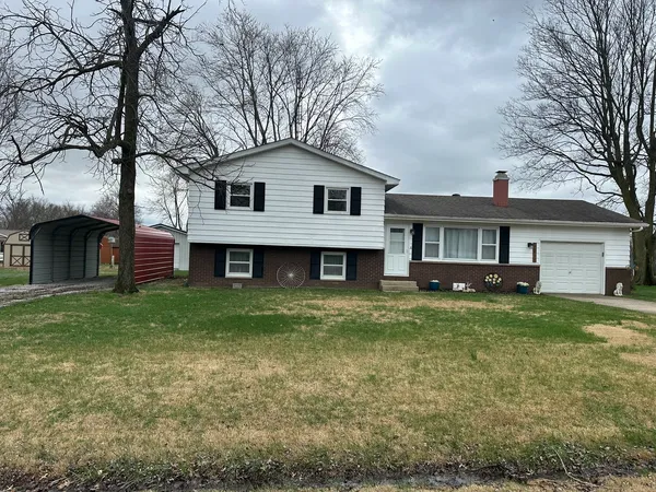 $224,900 | 6049 East Flyers Drive, Woodlawn, IL 62898