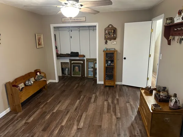 $224,900 | 6049 East Flyers Drive, Woodlawn, IL 62898