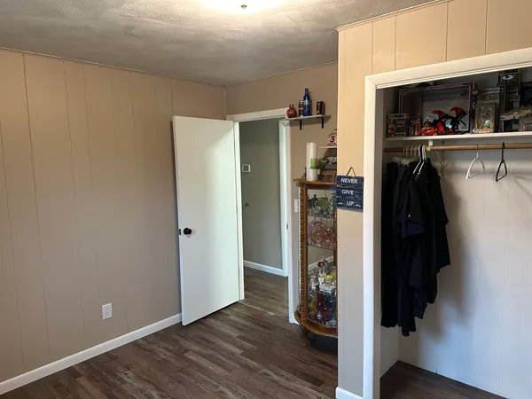 $224,900 | 6049 East Flyers Drive, Woodlawn, IL 62898