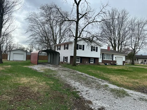 $224,900 | 6049 East Flyers Drive, Woodlawn, IL 62898