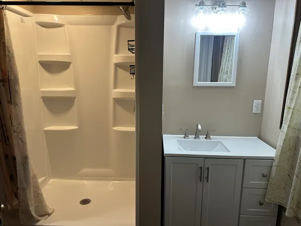 $224,900 | 6049 East Flyers Drive, Woodlawn, IL 62898