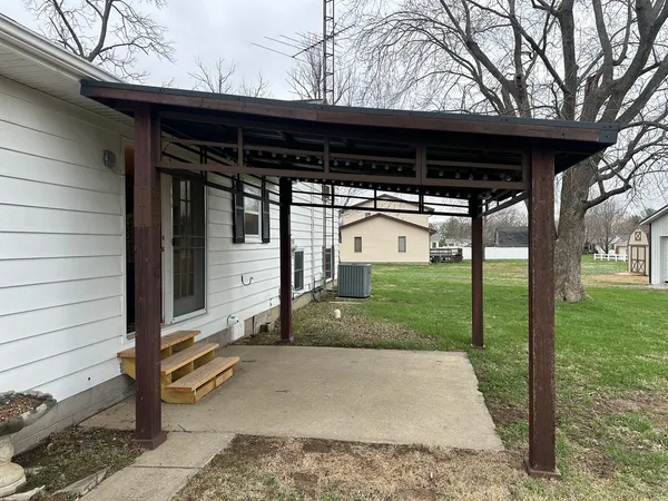$224,900 | 6049 East Flyers Drive, Woodlawn, IL 62898