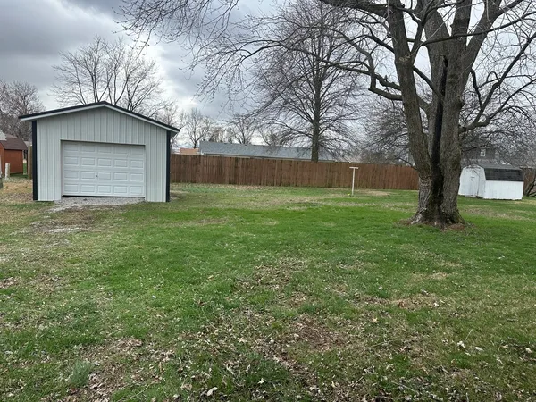$224,900 | 6049 East Flyers Drive, Woodlawn, IL 62898
