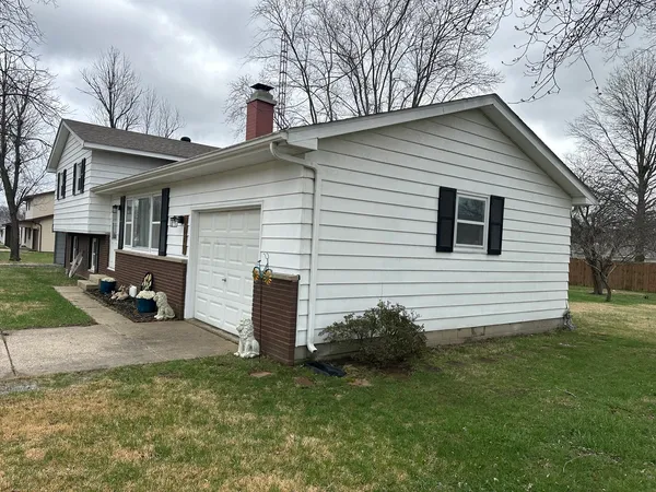 $224,900 | 6049 East Flyers Drive, Woodlawn, IL 62898