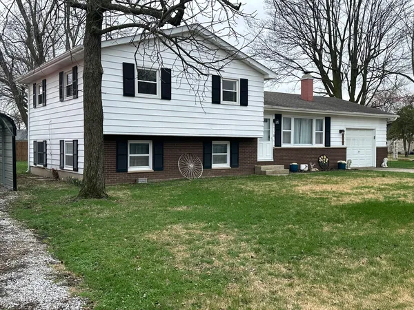 $224,900 | 6049 East Flyers Drive, Woodlawn, IL 62898