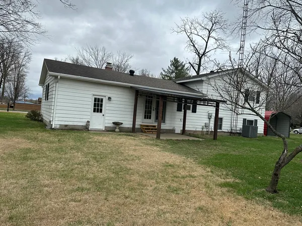 $224,900 | 6049 East Flyers Drive, Woodlawn, IL 62898
