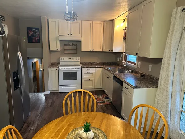 $224,900 | 6049 East Flyers Drive, Woodlawn, IL 62898