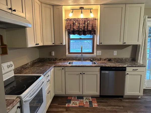 $224,900 | 6049 East Flyers Drive, Woodlawn, IL 62898