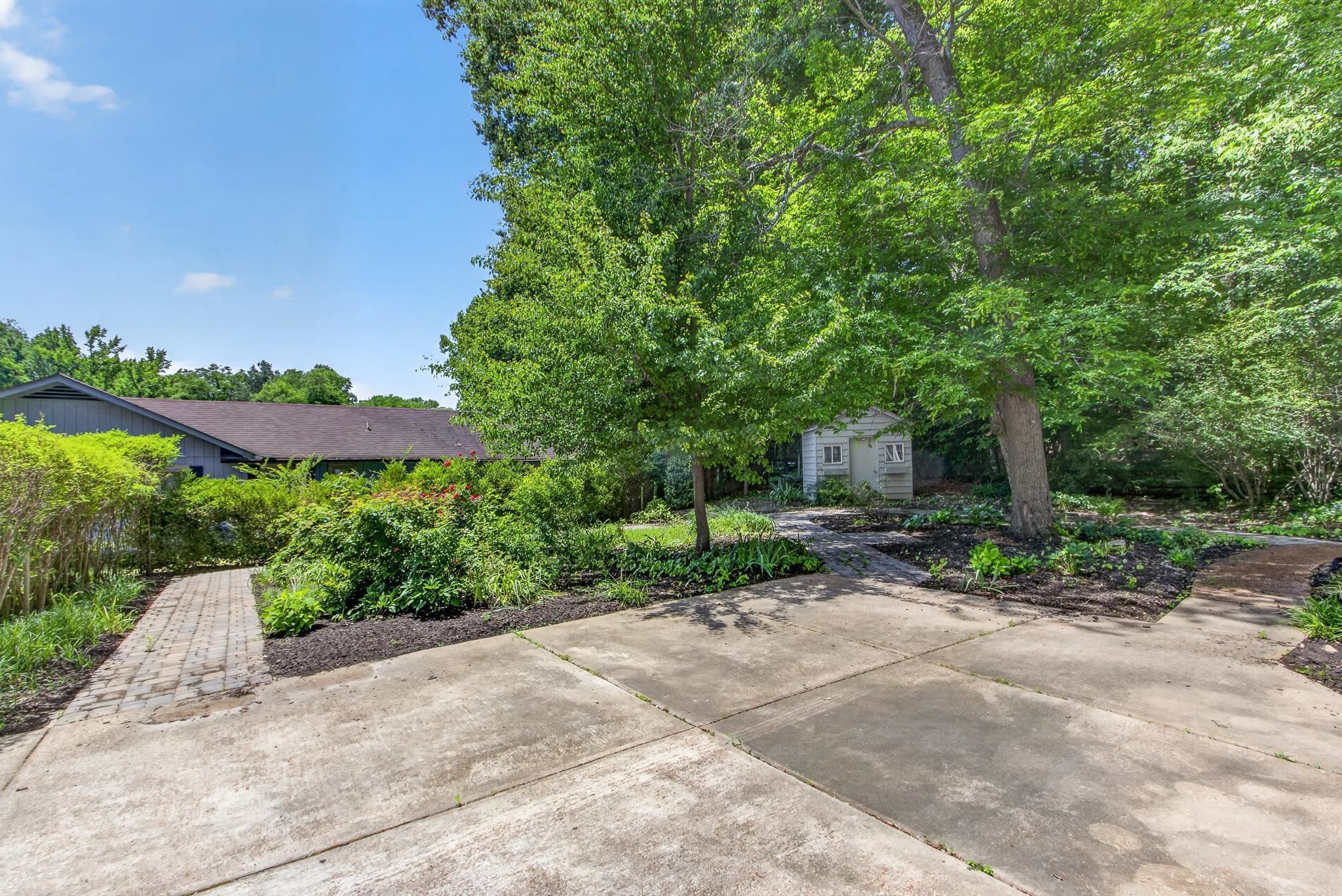 3121 Beechrun Drive Memphis, TN 38128 - Photo 39 of 40 The home offers plenty of off-street parking with it's long driveway and turn around pad.