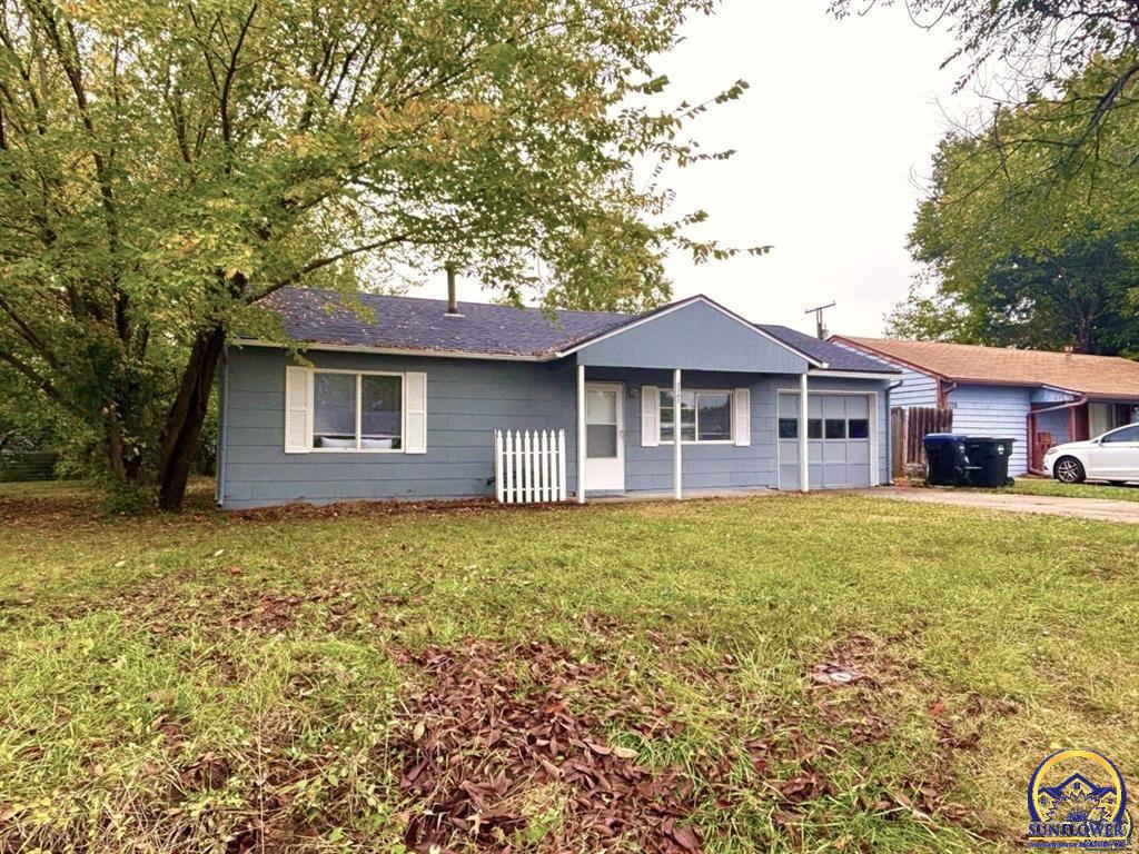3387 Southwest Clare Avenue Topeka, KS 66611 - Photo 2 of 16