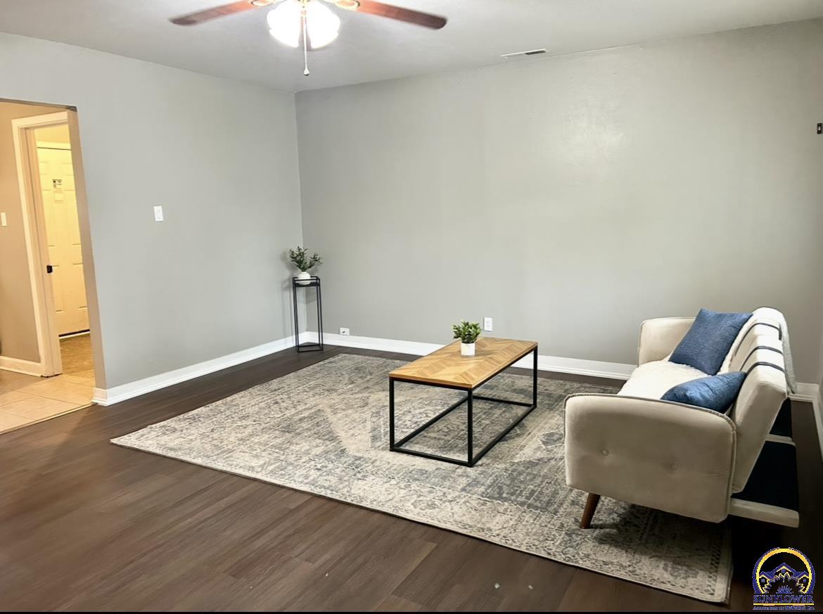 3387 Southwest Clare Avenue Topeka, KS 66611 - Photo 3 of 16