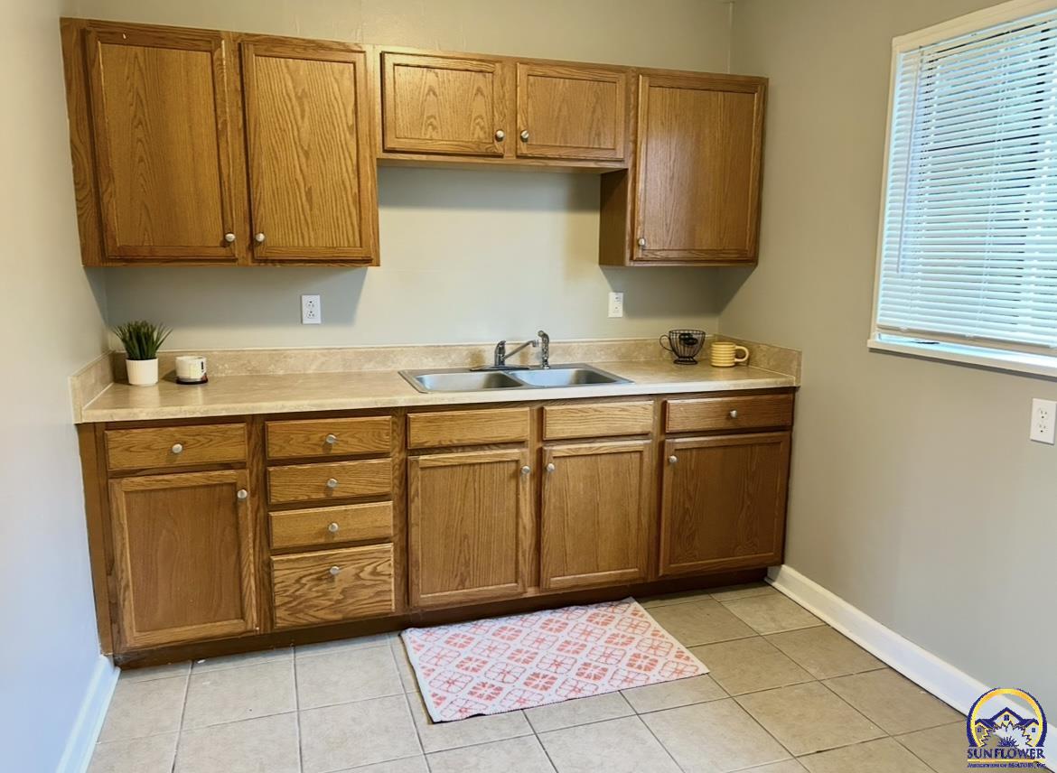 3387 Southwest Clare Avenue Topeka, KS 66611 - Photo 6 of 16