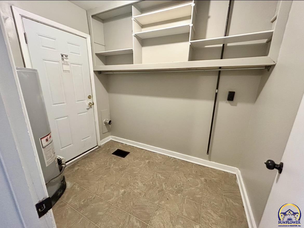 3387 Southwest Clare Avenue Topeka, KS 66611 - Photo 8 of 16