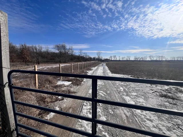 $250,000 | 16326 6000th Road South, Pembroke Township, IL 60958