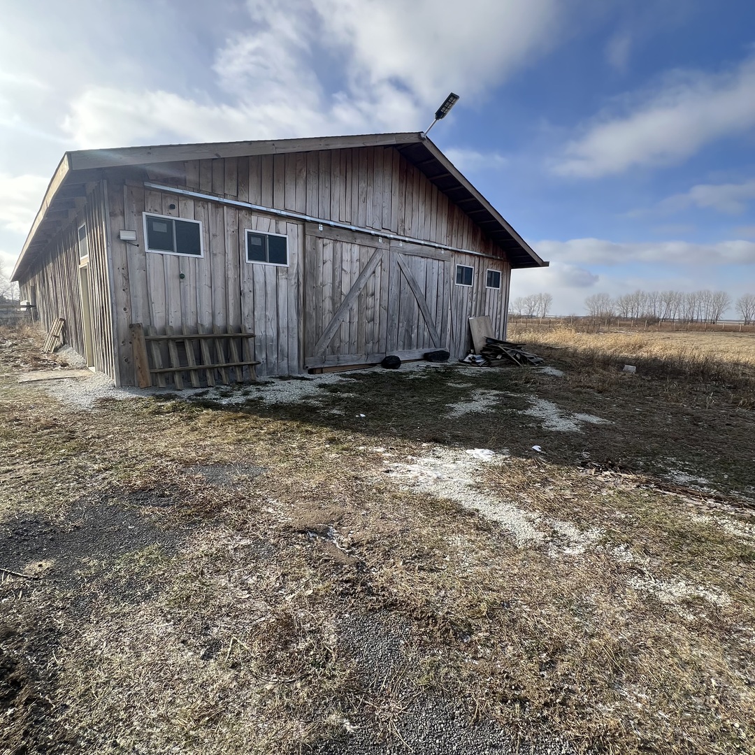 16326 6000th Road South Pembroke Township, IL 60958 - Photo 40 of 42 a backyard of a house