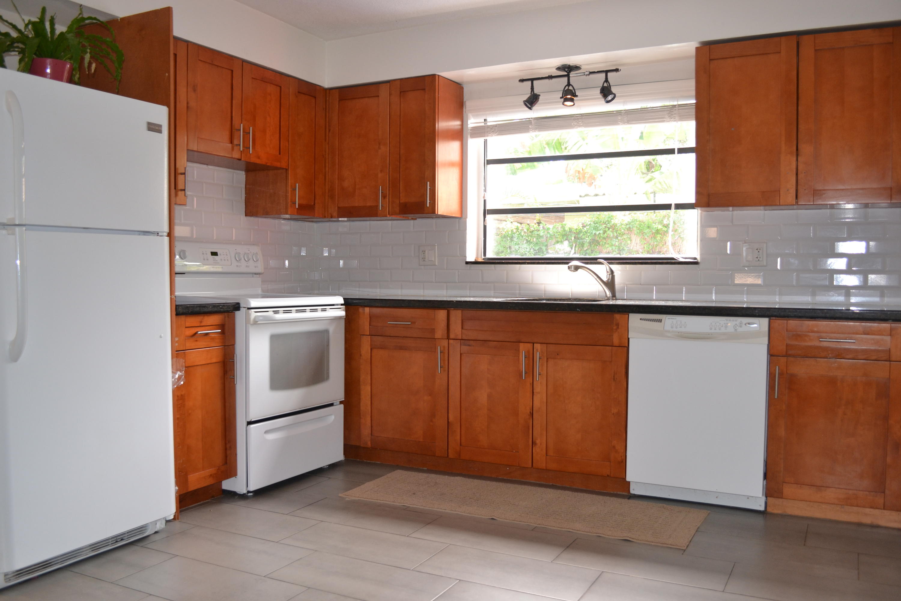440 Northeast 35th Street Boca Raton, FL 33431 - Photo 3 of 20 Kitchen
