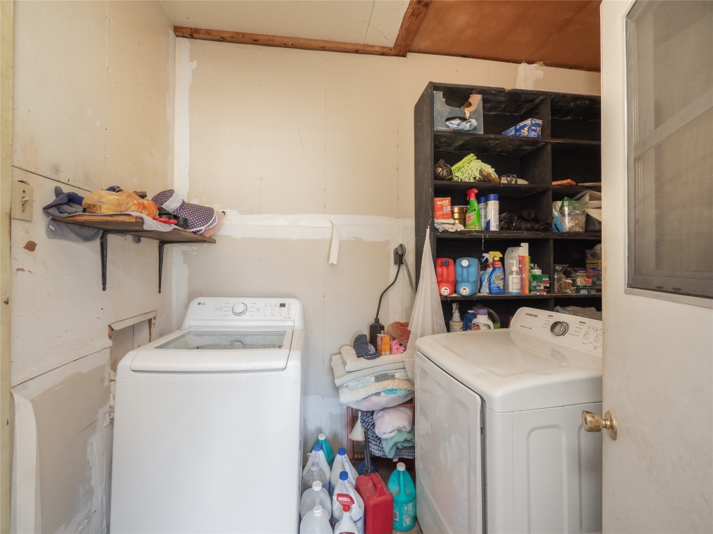 1409 Zephyr Road Killeen, TX 76541 - Photo 23 of 31 a utility room with dryer and washer