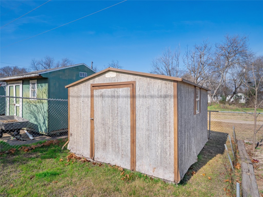 1409 Zephyr Road Killeen, TX 76541 - Photo 30 of 31 a front view of a house with garden
