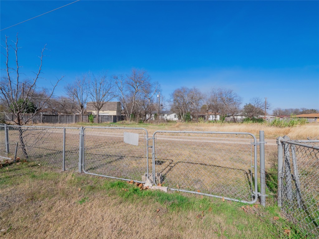 1409 Zephyr Road Killeen, TX 76541 - Photo 31 of 31 a view of a backyard