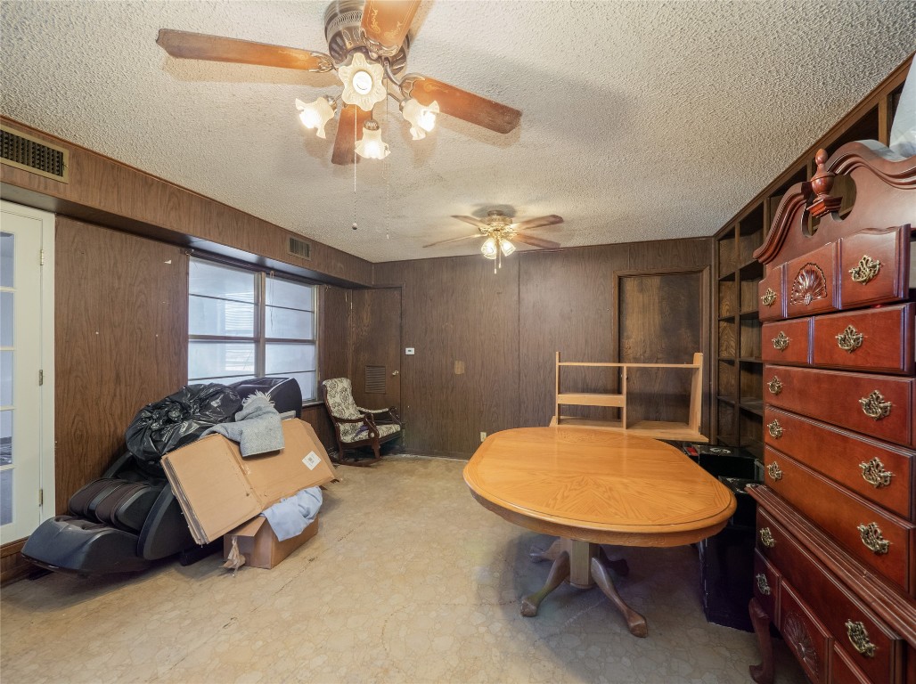 1409 Zephyr Road Killeen, TX 76541 - Photo 10 of 31 a room with gym equipment