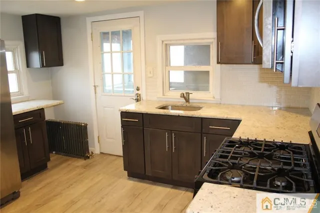 $2,000 | 35 Lavern Street, Unit 2ND F, Sayreville, NJ 08872