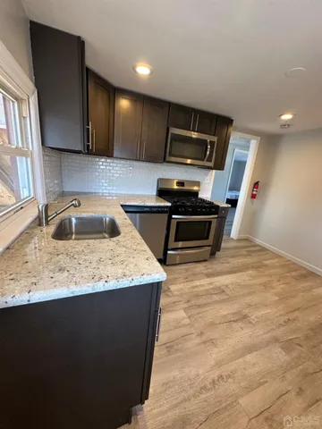 $2,000 | 35 Lavern Street, Unit 2ND F, Sayreville, NJ 08872