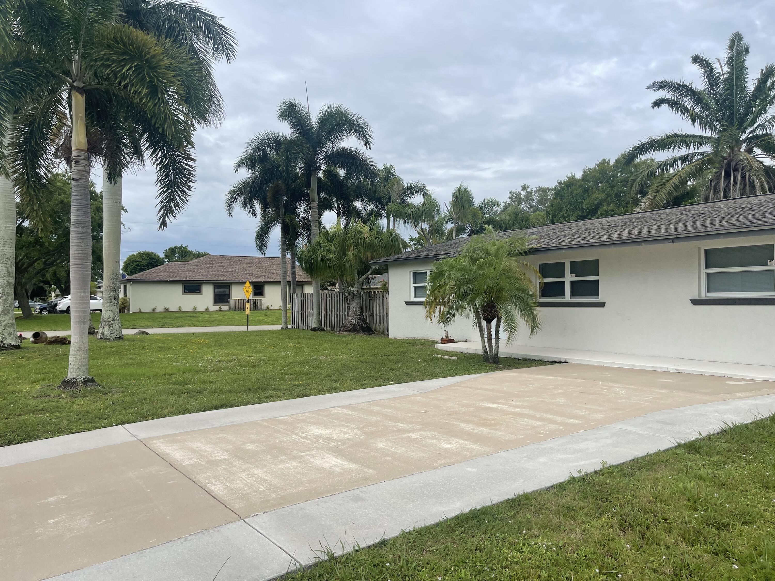 4779 Bonanza Road Lake Worth, FL 33467 - Photo 3 of 15 IMG_1903