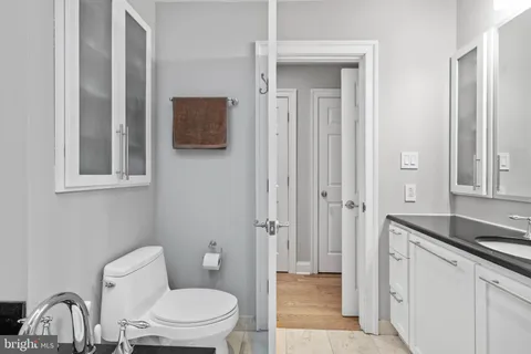 $774,900 | 1615-1617 Spruce Street, Unit 400, Philadelphia, PA 19103