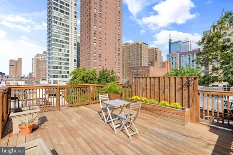 $774,900 | 1615-1617 Spruce Street, Unit 400, Philadelphia, PA 19103
