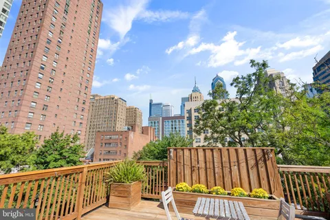 $774,900 | 1615-1617 Spruce Street, Unit 400, Philadelphia, PA 19103