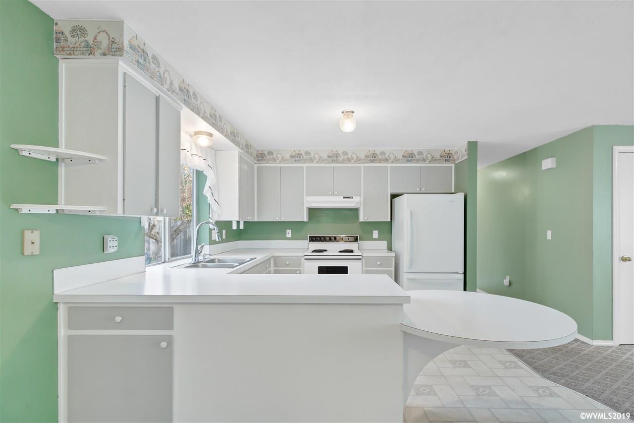 636 Southwest Natalie Street Dallas, OR 97338 - Photo 3 of 28 Gallery Image 3