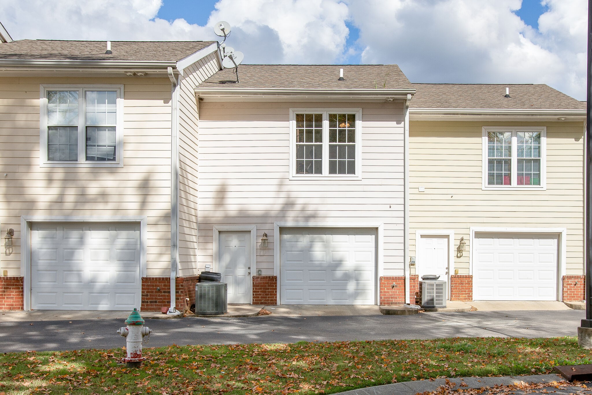 2010 Birch Lane Spring Hill, TN 37174 - Photo 2 of 25 a view of building with street view