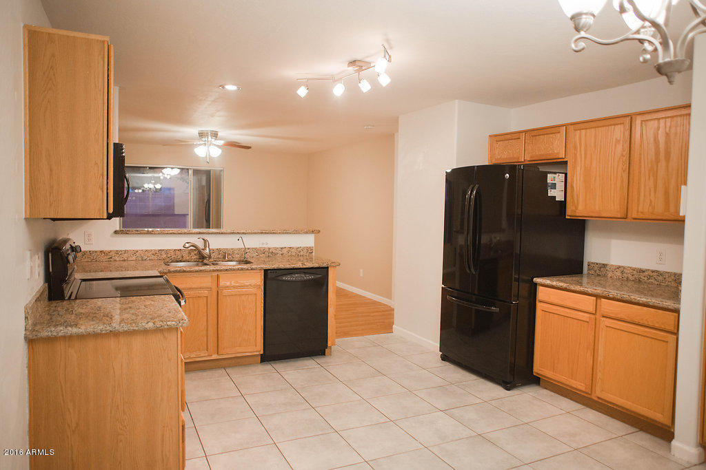 9643 West Hatcher Road Peoria, AZ 85345 - Photo 3 of 13 Kitchen
