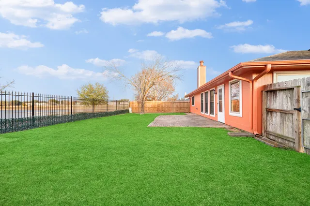 a view of a house with backyard and porch