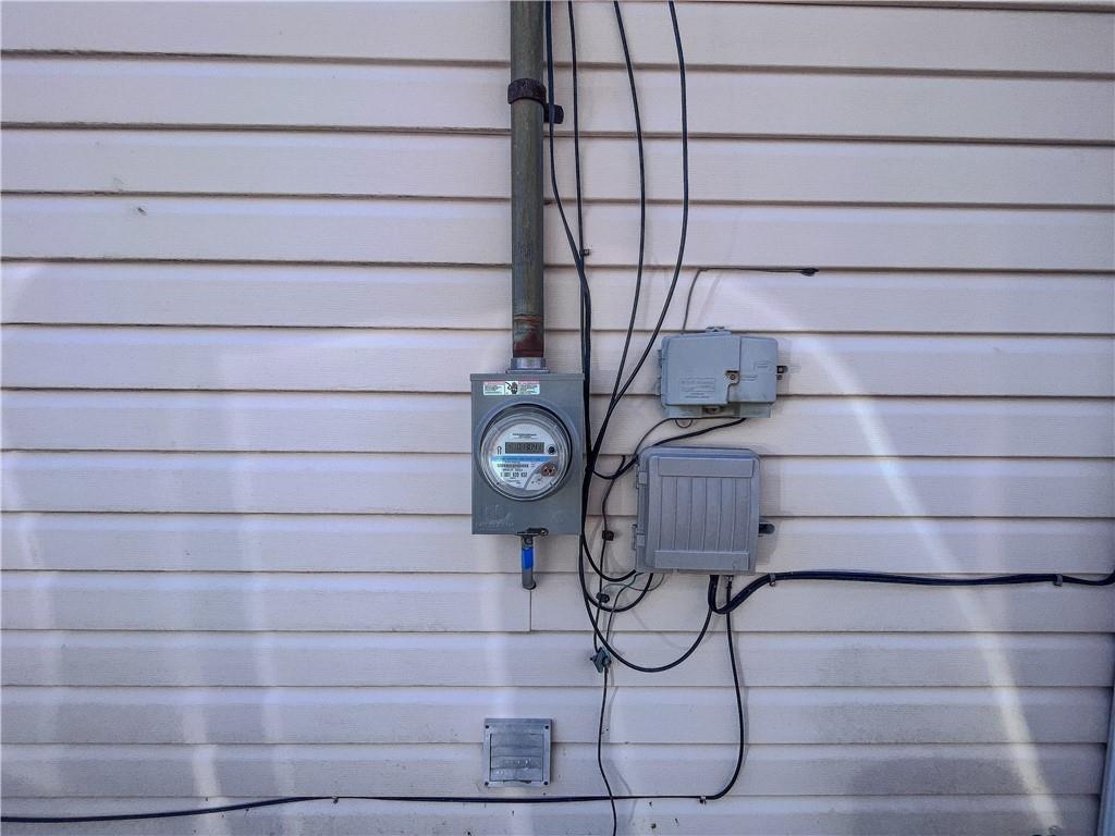 116 Pershing Drive Connellsville, PA 15425 - Photo 16 of 24 a bathroom with a shower