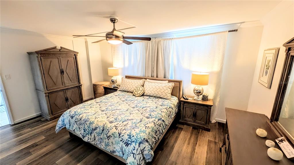 101 South Gulfstream Avenue, Unit 7E Sarasota, FL 34236 - Photo 15 of 40 a bedroom with a bed and a window