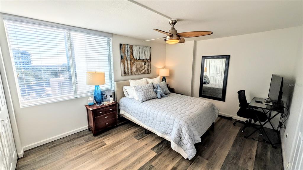 101 South Gulfstream Avenue, Unit 7E Sarasota, FL 34236 - Photo 21 of 40 a bedroom with bed and window