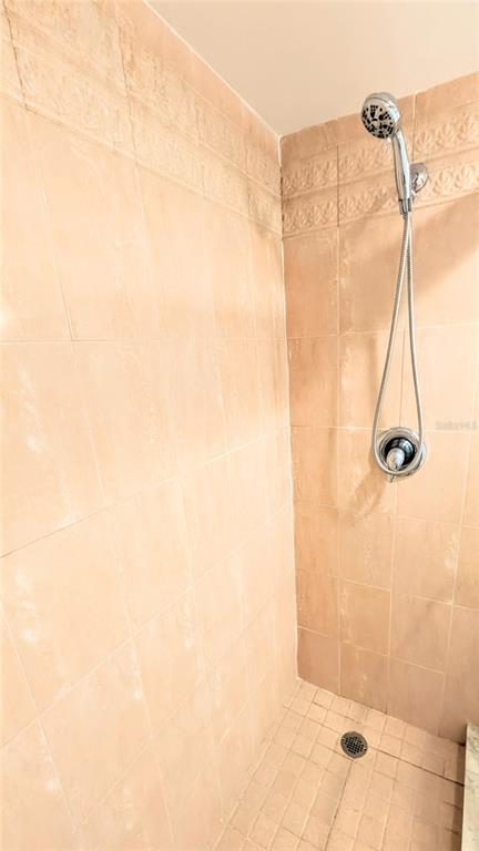 101 South Gulfstream Avenue, Unit 7E Sarasota, FL 34236 - Photo 23 of 40 a bathroom with a shower