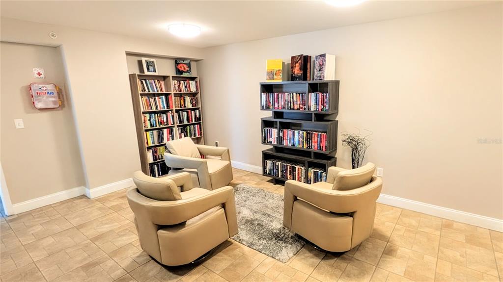 101 South Gulfstream Avenue, Unit 7E Sarasota, FL 34236 - Photo 36 of 40 a living room with furniture and a book shelf