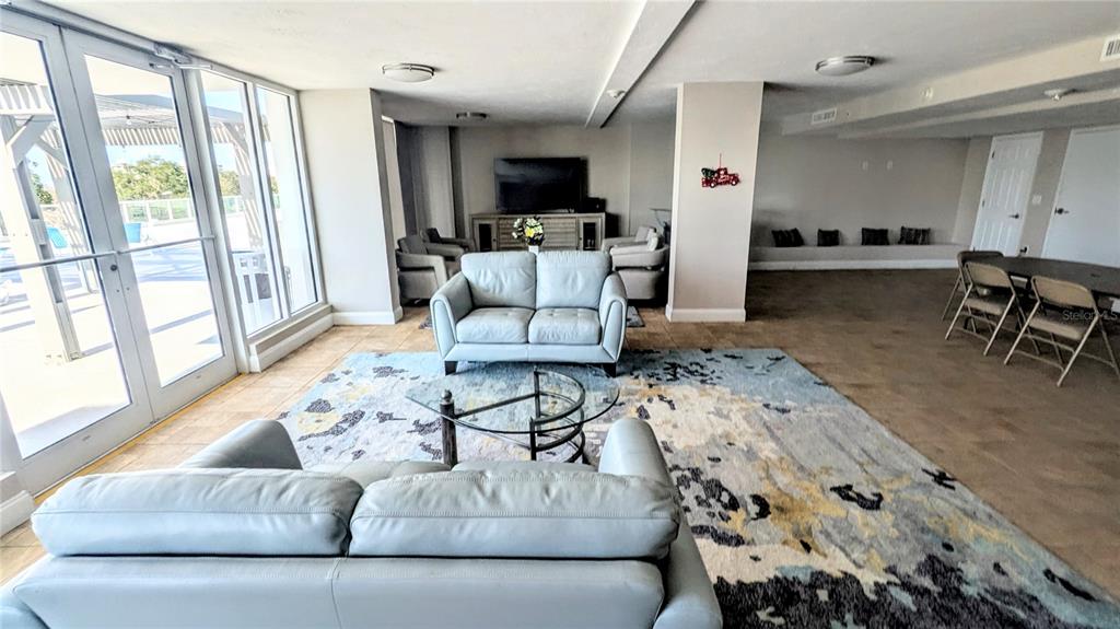 101 South Gulfstream Avenue, Unit 7E Sarasota, FL 34236 - Photo 38 of 40 a living room with furniture and a large window
