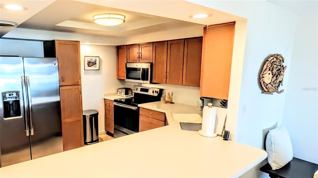 101 South Gulfstream Avenue, Unit 7E Sarasota, FL 34236 - Photo 6 of 40 a bedroom with a bed and a television