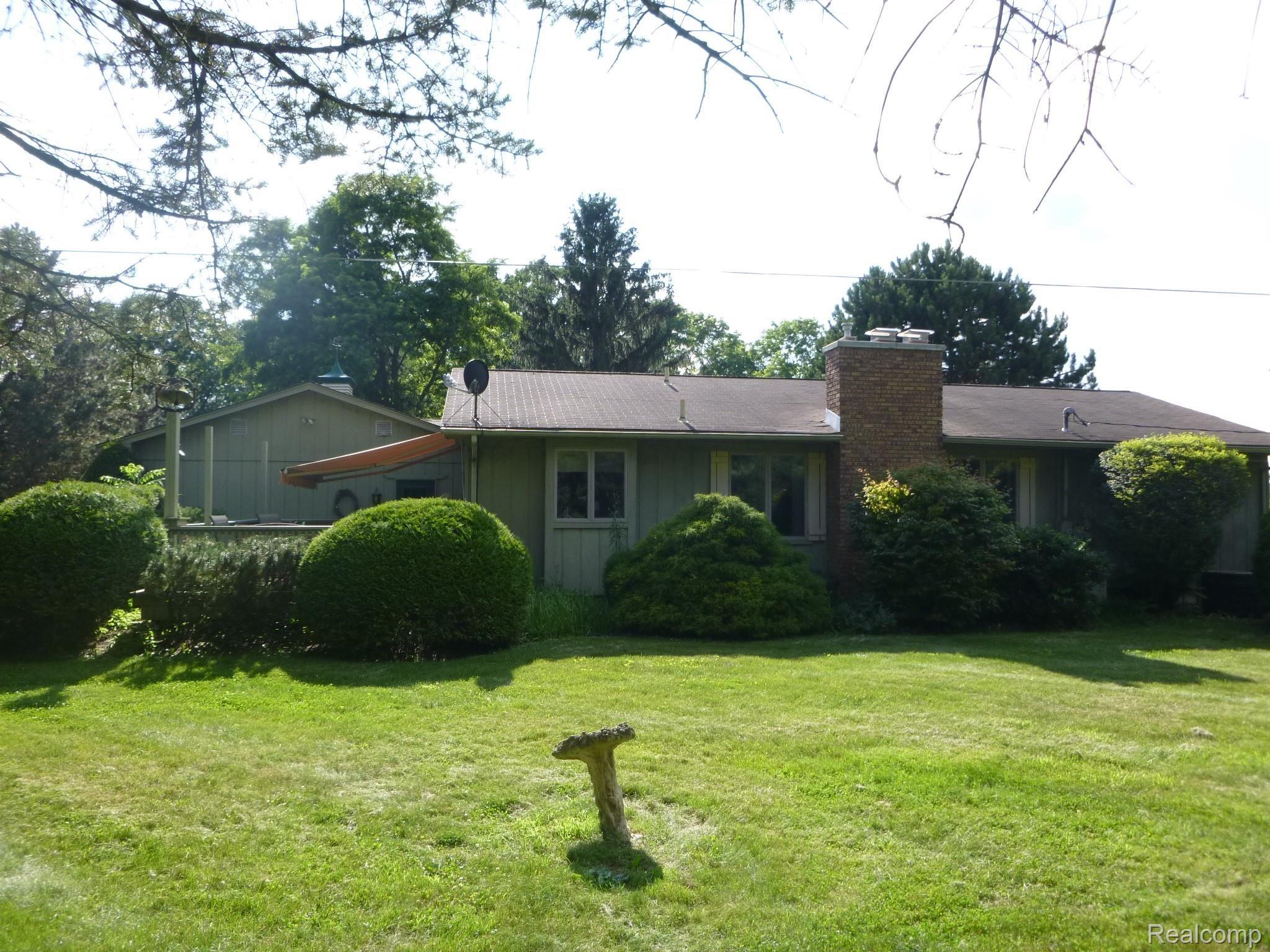 7650 Earhart Road South Lyon, MI 48178 - Photo 4 of 14 P1000633.JPG