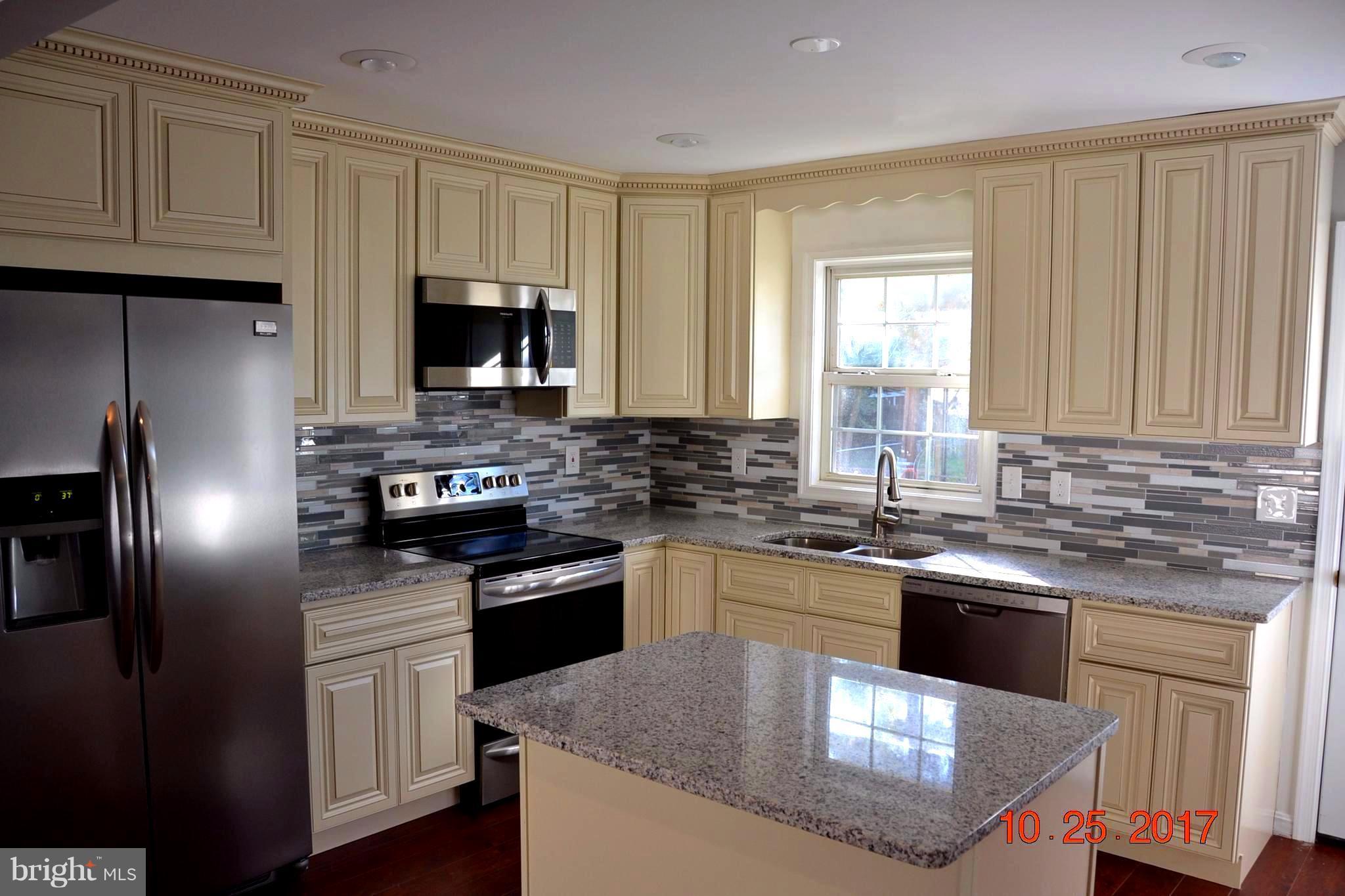 1823 Middleborough Road Essex, MD 21221 - Photo 11 of 24 Kitchen