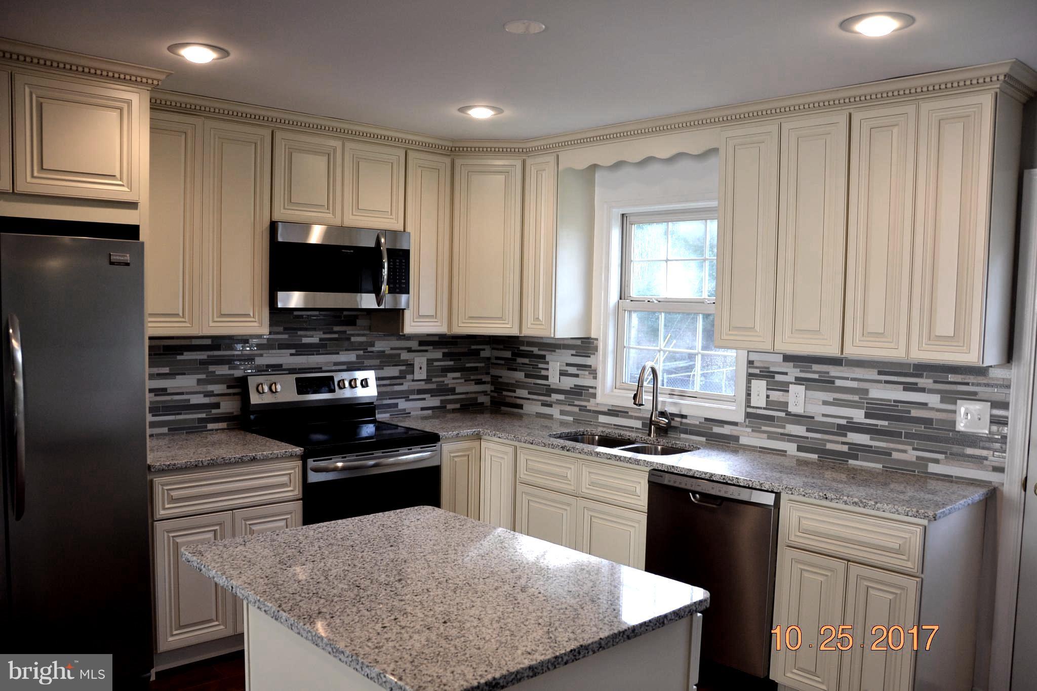 1823 Middleborough Road Essex, MD 21221 - Photo 15 of 24 Kitchen