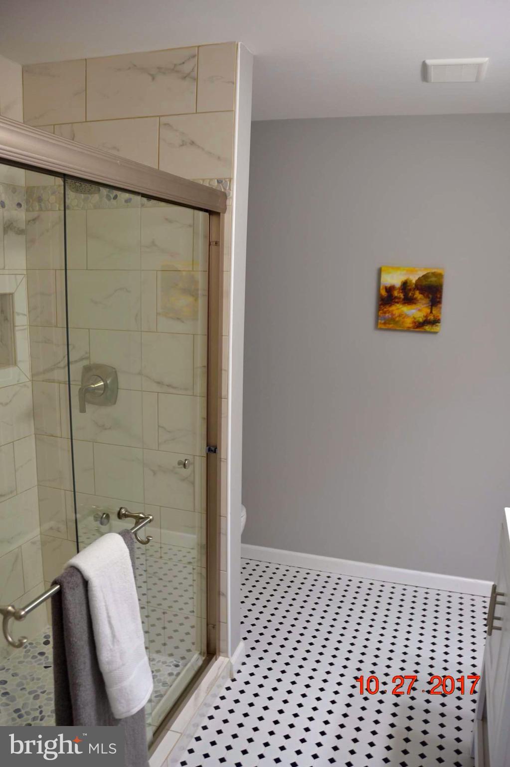 1823 Middleborough Road Essex, MD 21221 - Photo 21 of 24 Bath