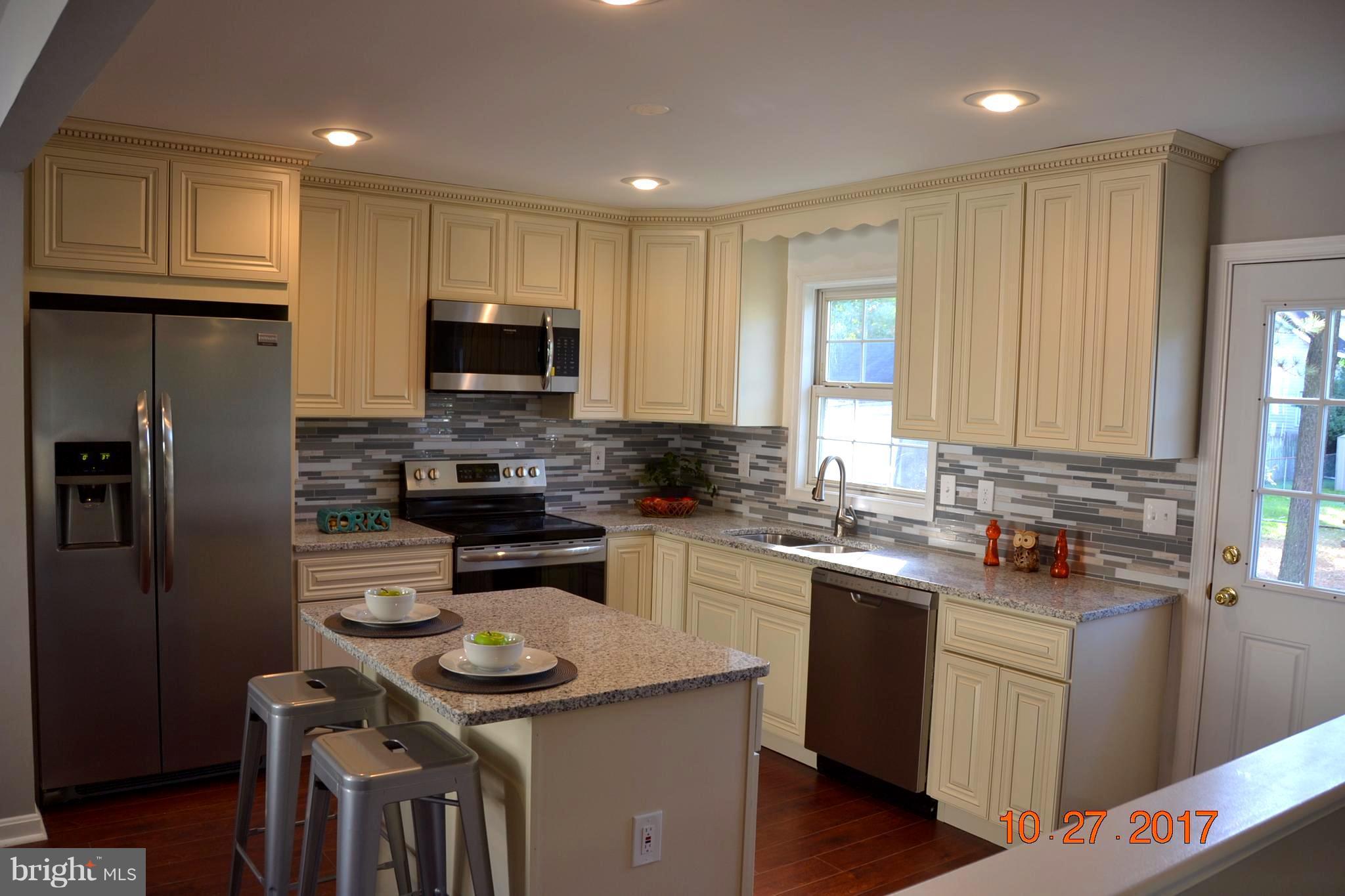 1823 Middleborough Road Essex, MD 21221 - Photo 4 of 24 Kitchen