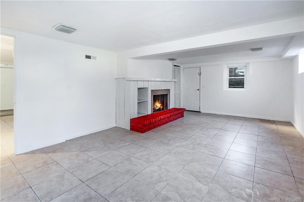 75 Van Buskirk Avenue, Unit 75 Stamford, CT 06902 - Photo 16 of 25 a living room with a fireplace