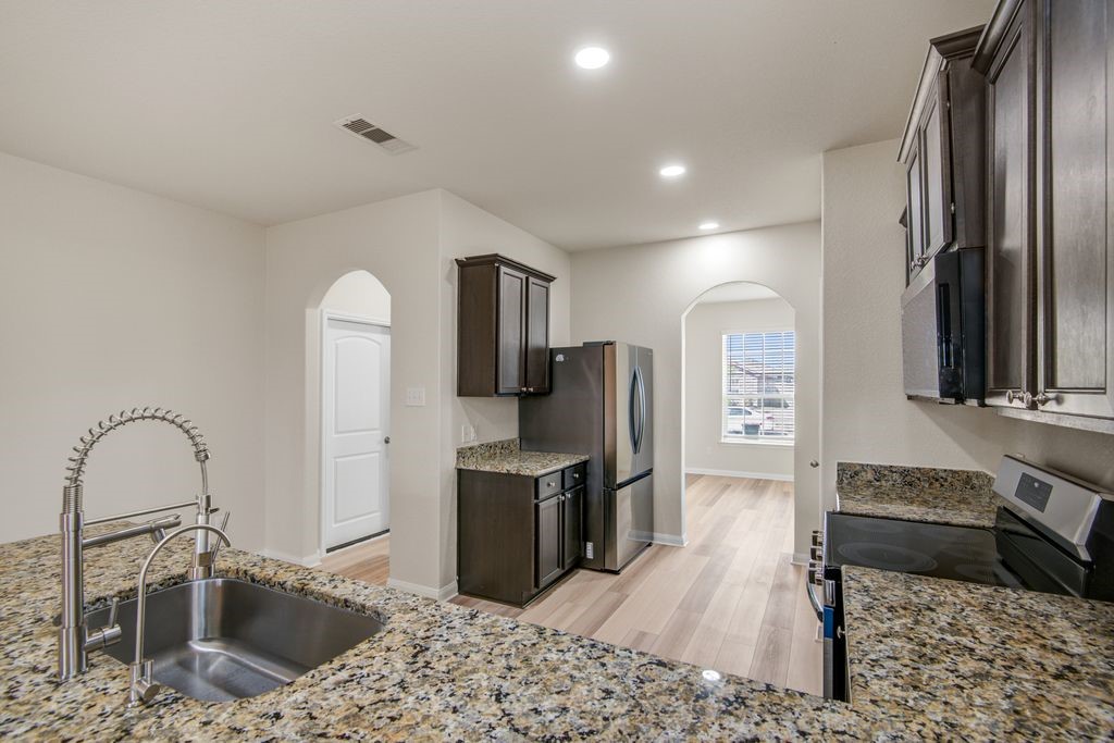 1202 Paradise Found Drive Rosharon, TX 77583 - Photo 14 of 32