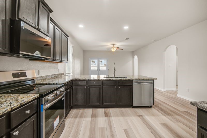 1202 Paradise Found Drive Rosharon, TX 77583 - Photo 9 of 32