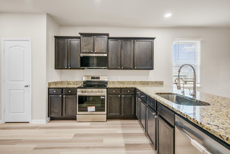 1202 Paradise Found Drive Rosharon, TX 77583 - Photo 10 of 32